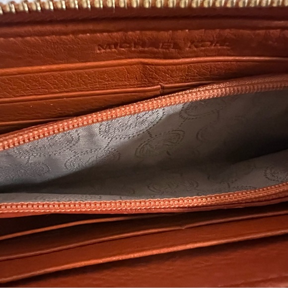 Michael Kors Jet Set Orange Leather Zip Around Wallet - Picture 4 of 7